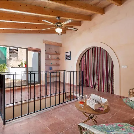Townhouse Bregat בית נופש *